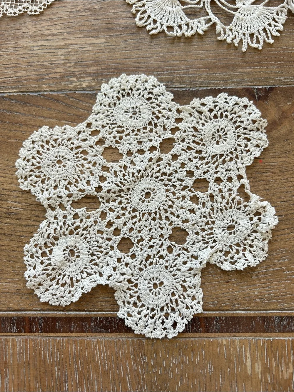 Vintage doilies off white~set of 6